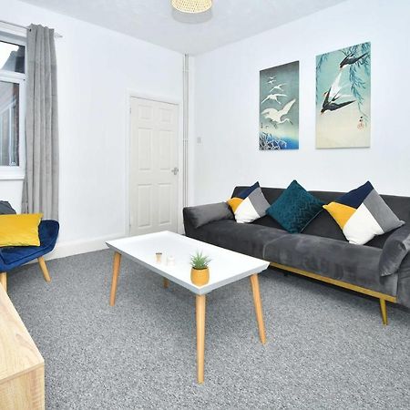 The Yellow Door By Avenew Management Serviced Accommodation Stoke-on-Trent Extérieur photo