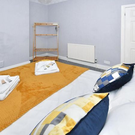 The Yellow Door By Avenew Management Serviced Accommodation Stoke-on-Trent Extérieur photo