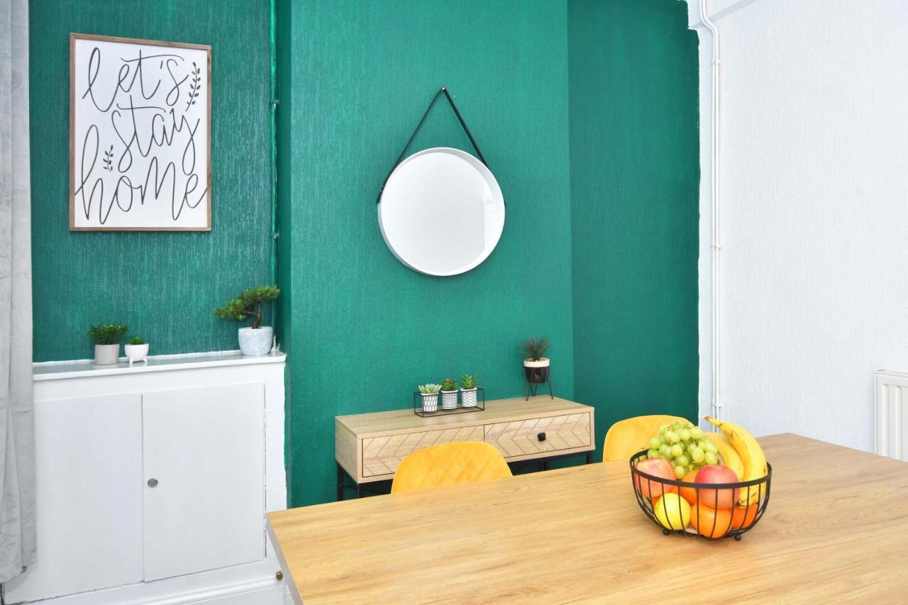 The Yellow Door By Avenew Management Serviced Accommodation Stoke-on-Trent Extérieur photo