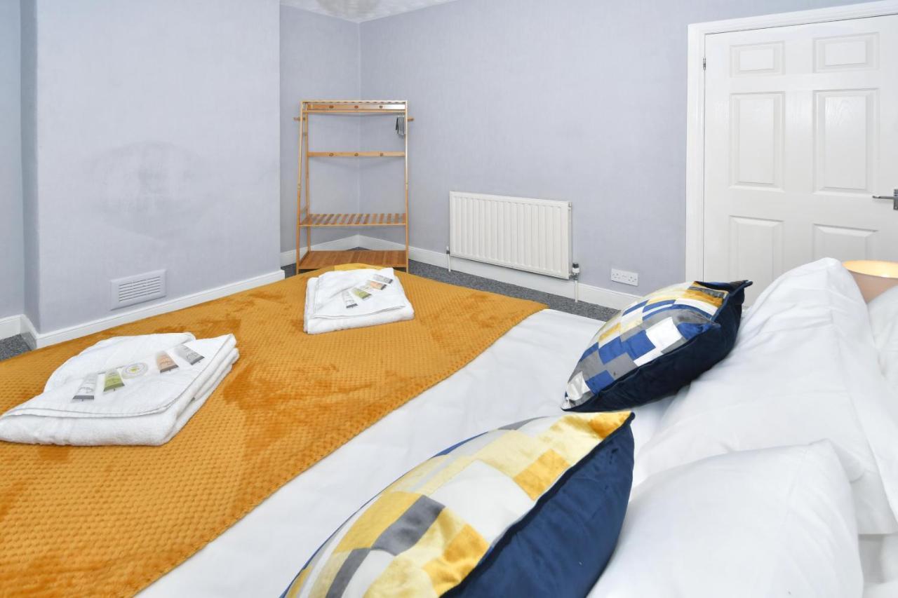 The Yellow Door By Avenew Management Serviced Accommodation Stoke-on-Trent Extérieur photo