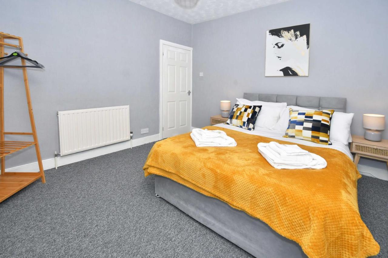 The Yellow Door By Avenew Management Serviced Accommodation Stoke-on-Trent Extérieur photo