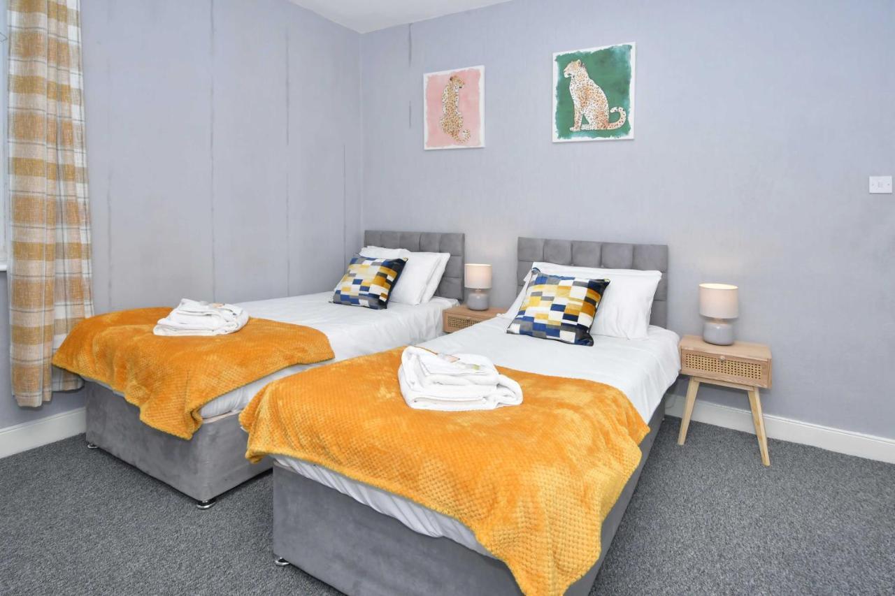 The Yellow Door By Avenew Management Serviced Accommodation Stoke-on-Trent Extérieur photo