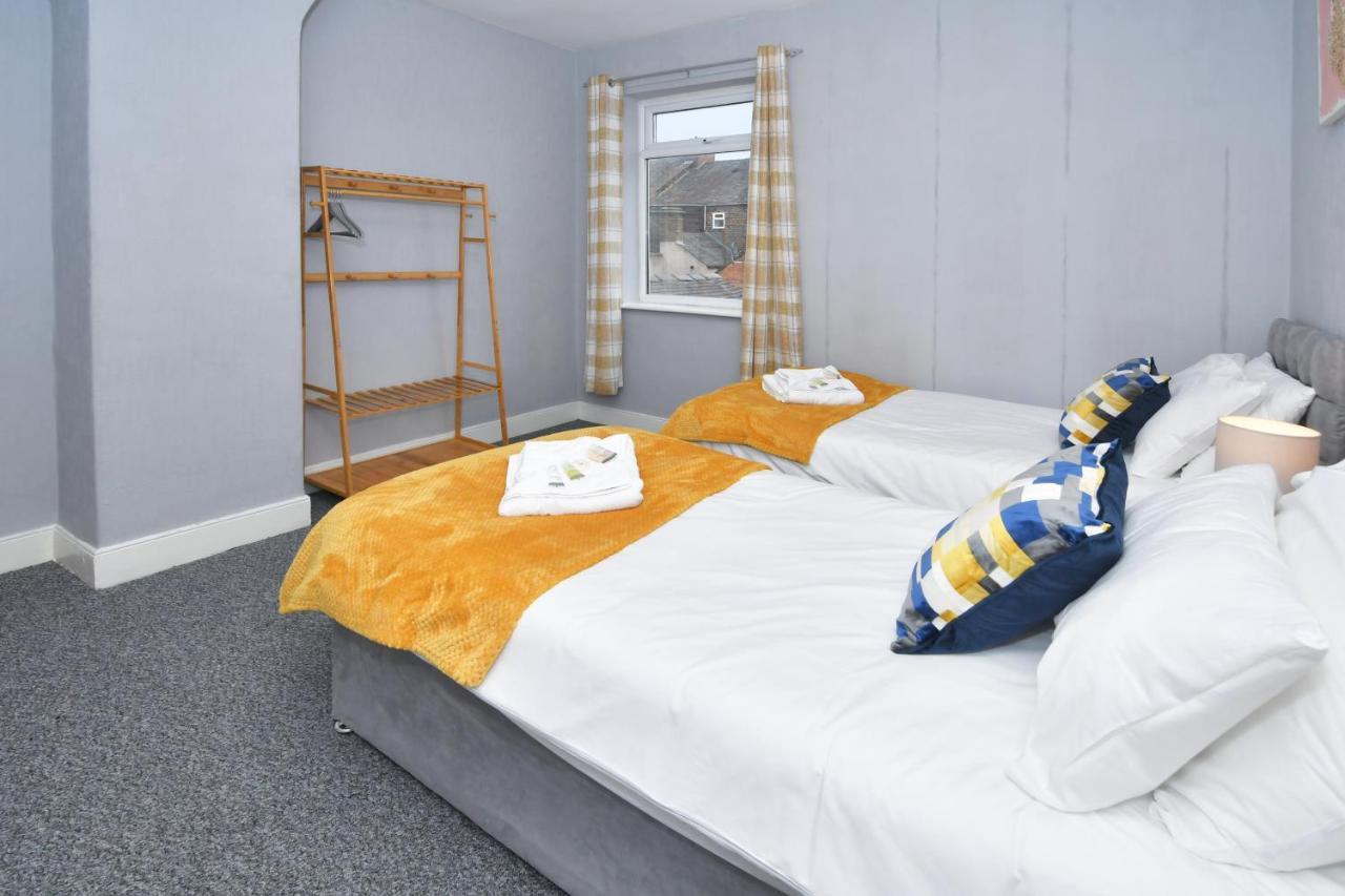 The Yellow Door By Avenew Management Serviced Accommodation Stoke-on-Trent Extérieur photo