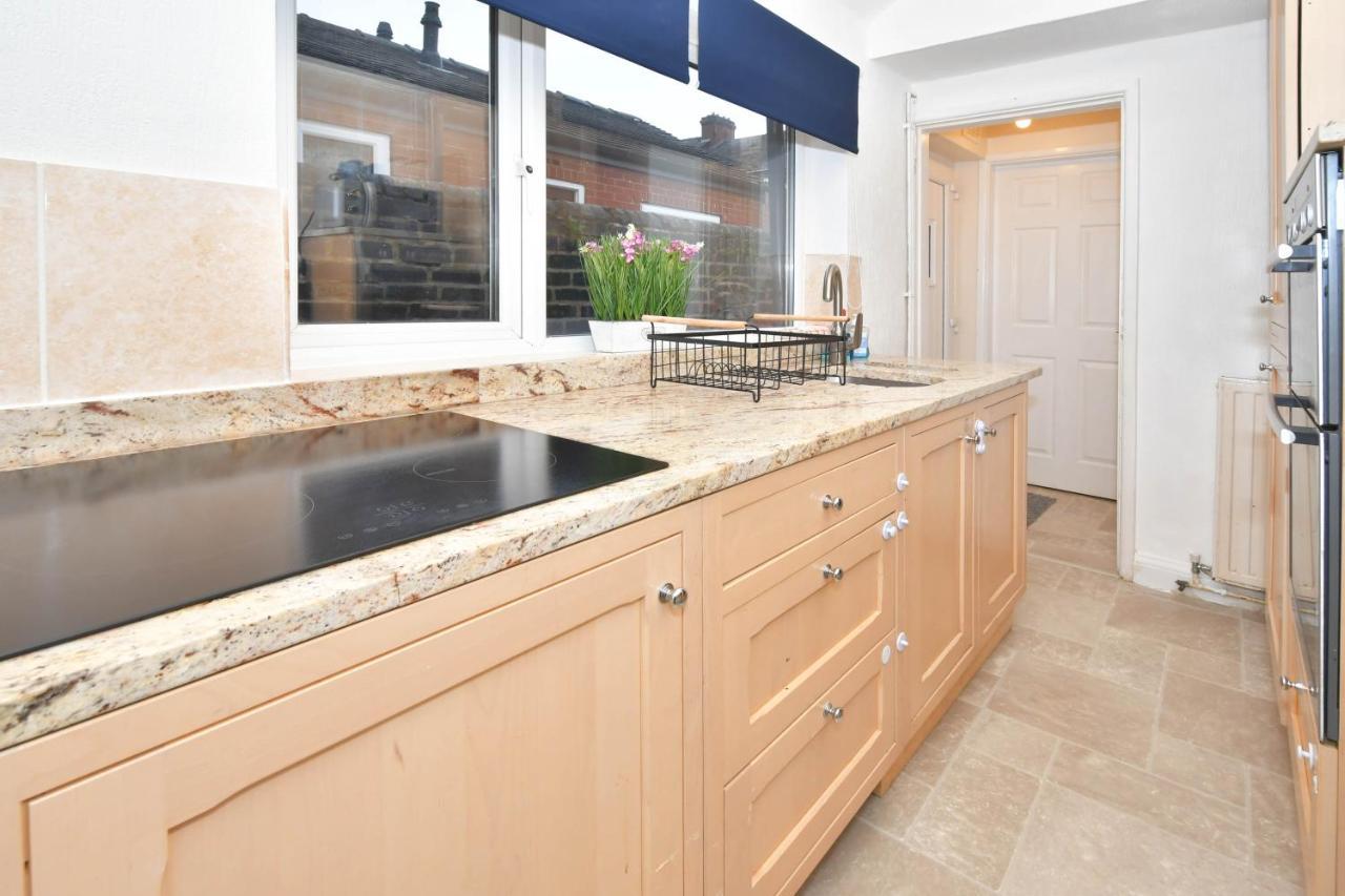 The Yellow Door By Avenew Management Serviced Accommodation Stoke-on-Trent Extérieur photo