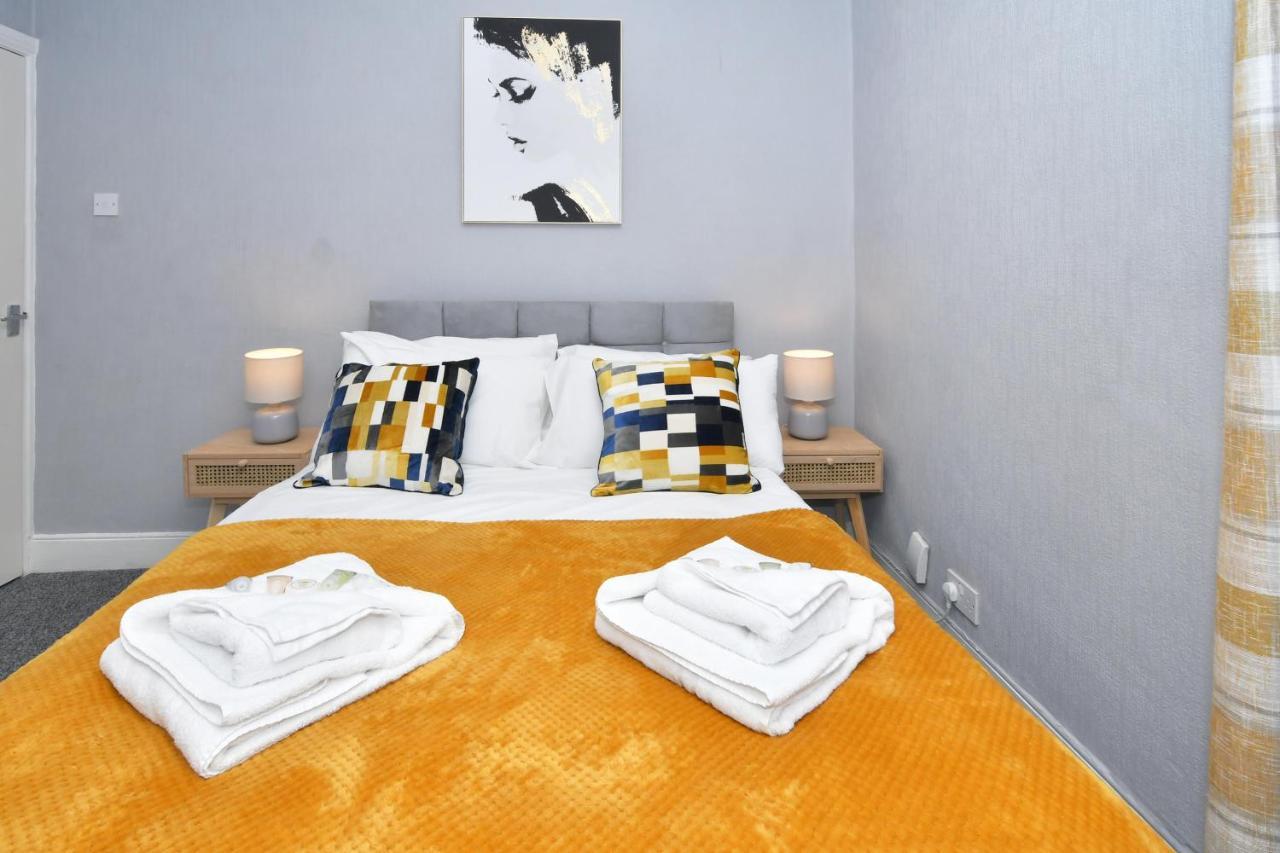 The Yellow Door By Avenew Management Serviced Accommodation Stoke-on-Trent Extérieur photo