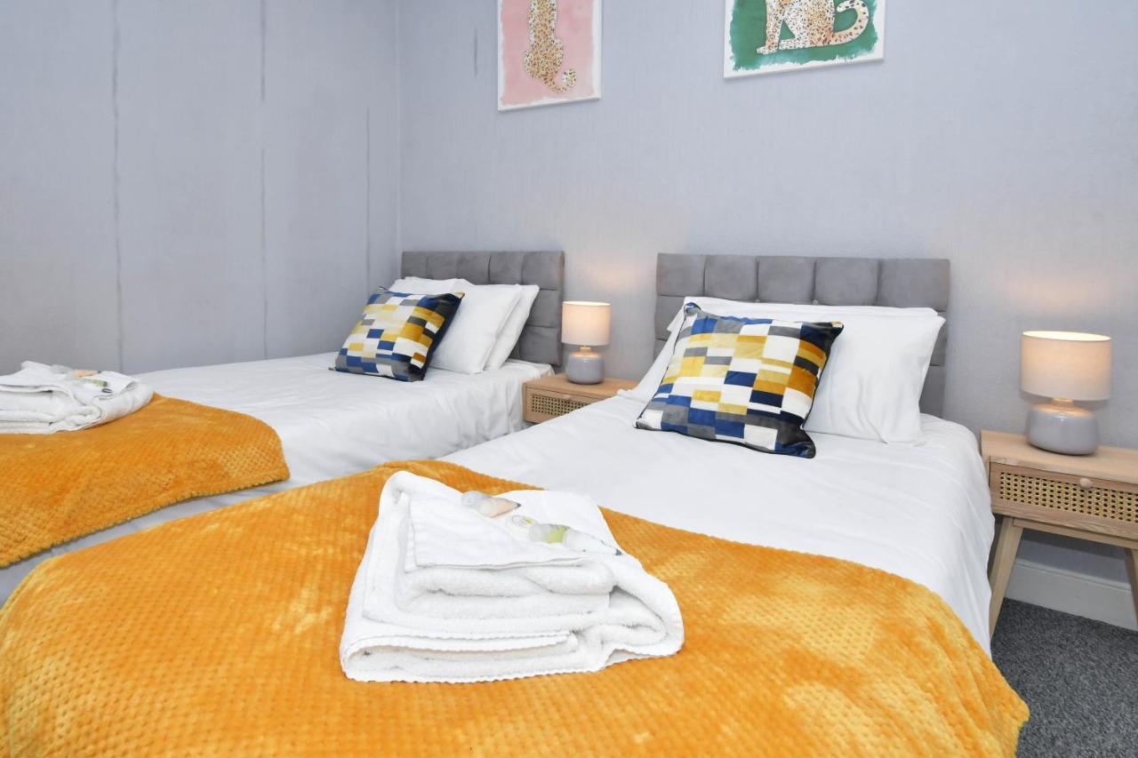 The Yellow Door By Avenew Management Serviced Accommodation Stoke-on-Trent Extérieur photo