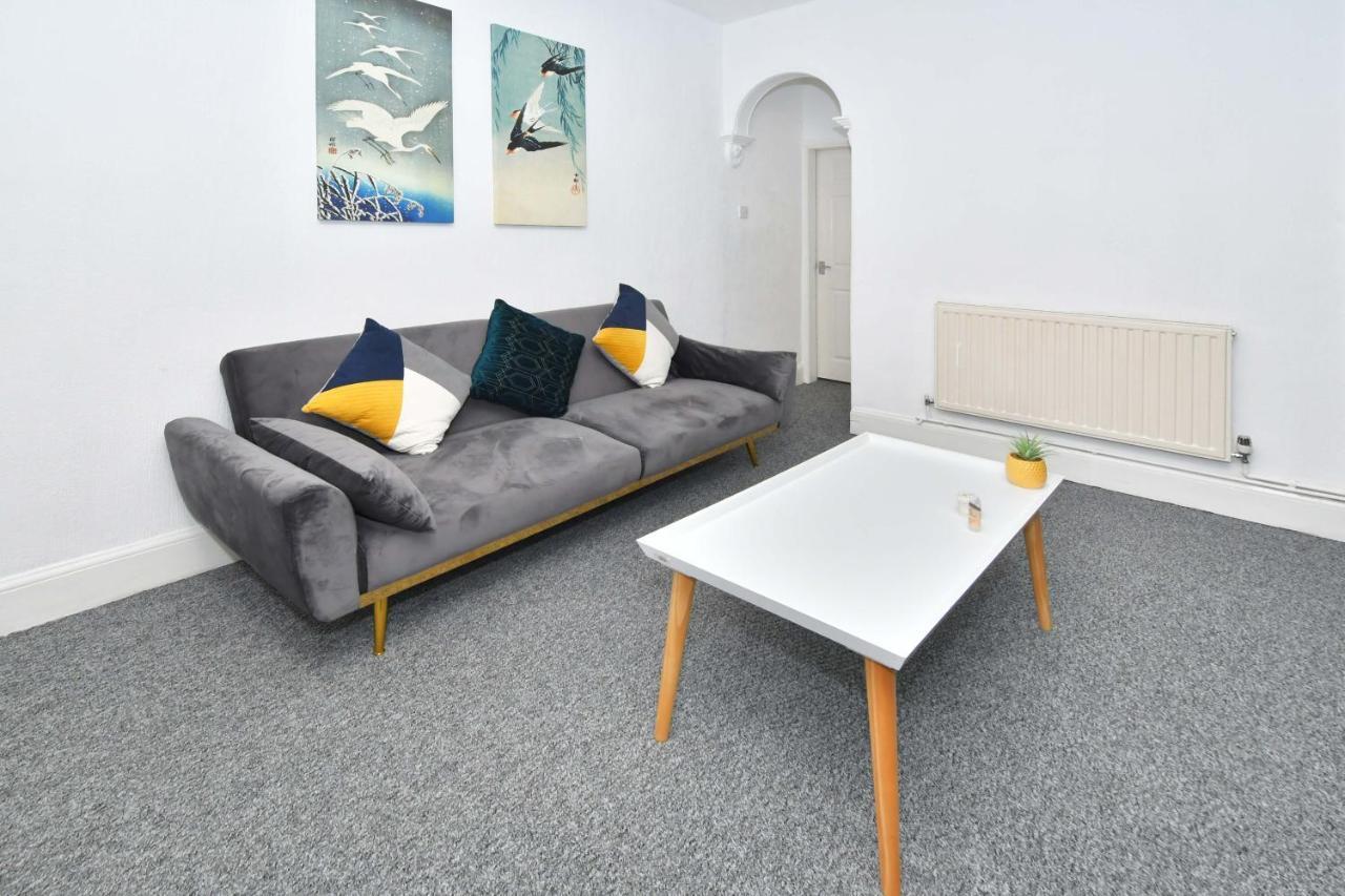The Yellow Door By Avenew Management Serviced Accommodation Stoke-on-Trent Extérieur photo