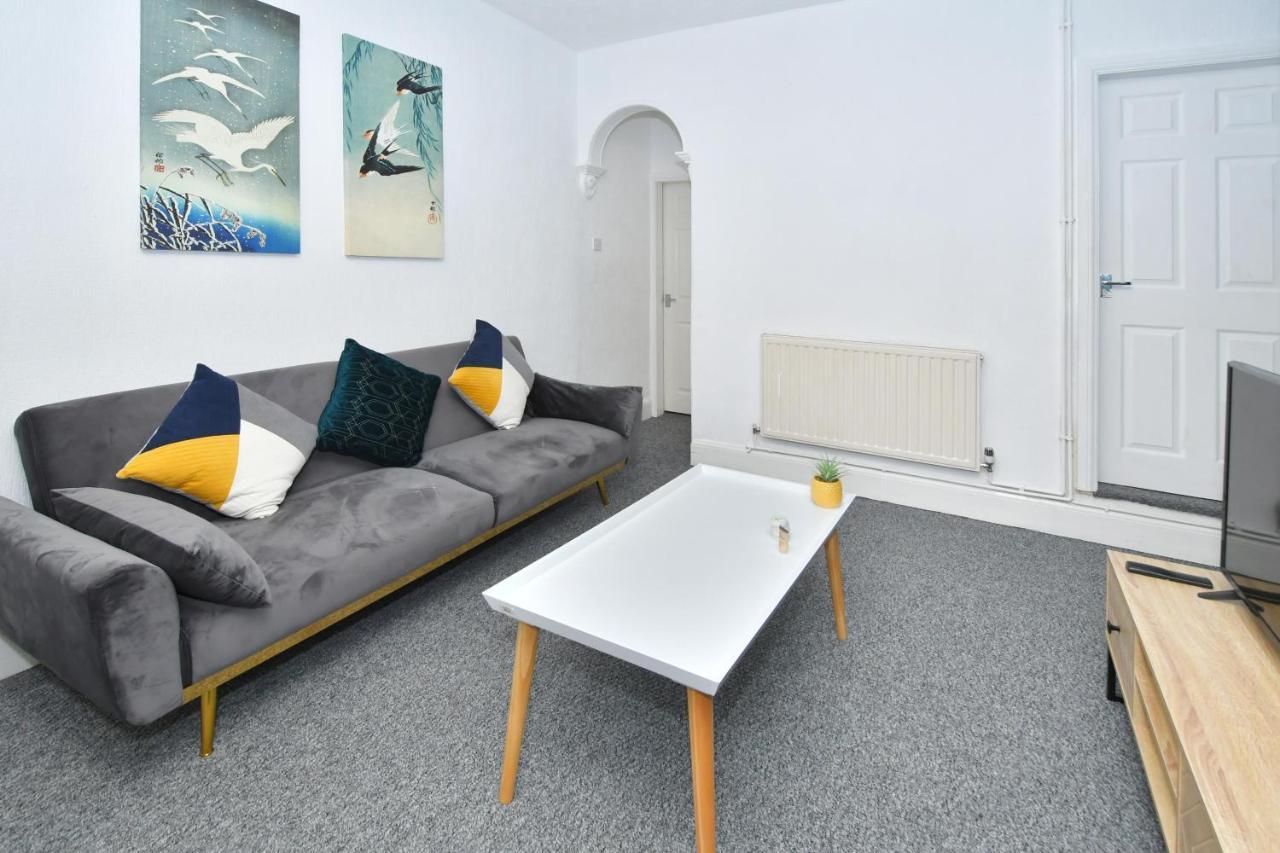 The Yellow Door By Avenew Management Serviced Accommodation Stoke-on-Trent Extérieur photo