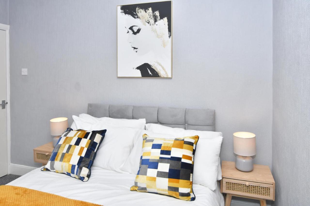 The Yellow Door By Avenew Management Serviced Accommodation Stoke-on-Trent Extérieur photo