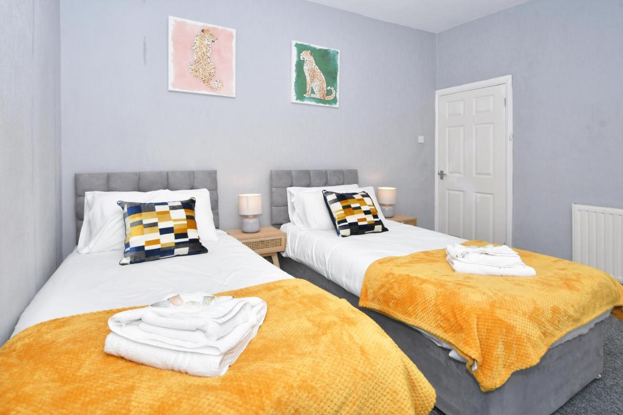 The Yellow Door By Avenew Management Serviced Accommodation Stoke-on-Trent Extérieur photo