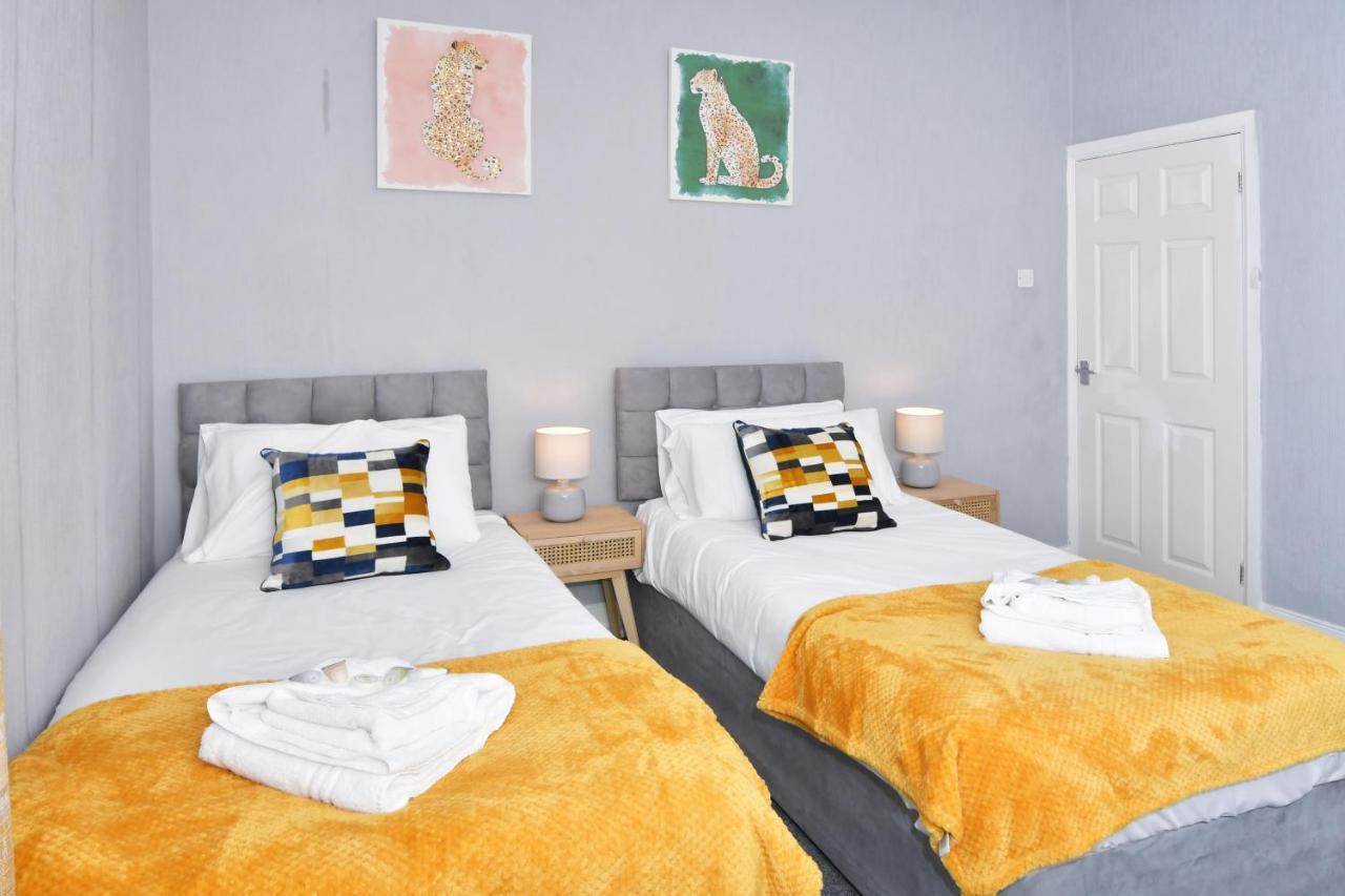 The Yellow Door By Avenew Management Serviced Accommodation Stoke-on-Trent Extérieur photo