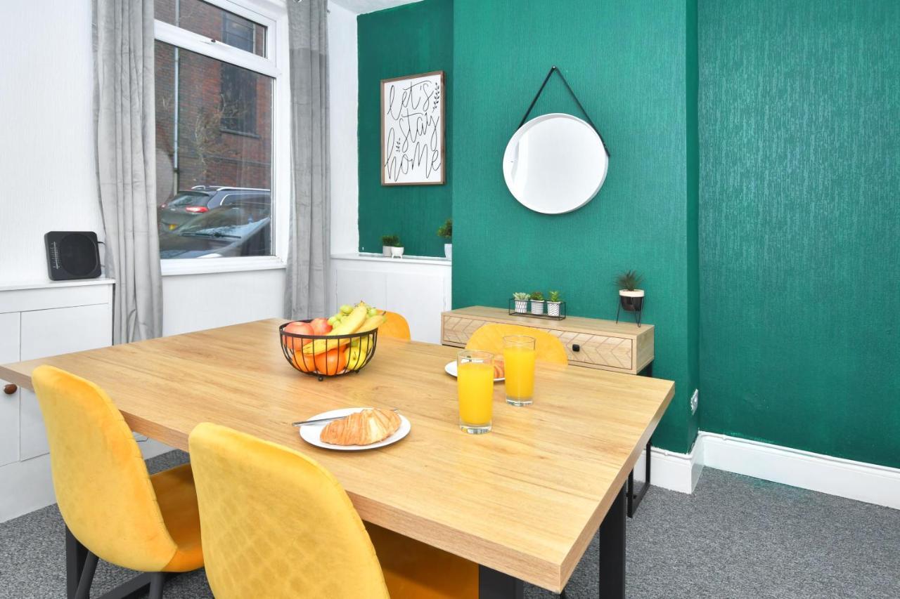 The Yellow Door By Avenew Management Serviced Accommodation Stoke-on-Trent Extérieur photo